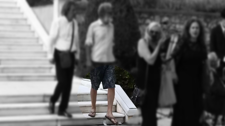 Αντώνης Γαλανόπουλος / “Την Δημοκρατία δεν την κάνουν τα ρούχα”