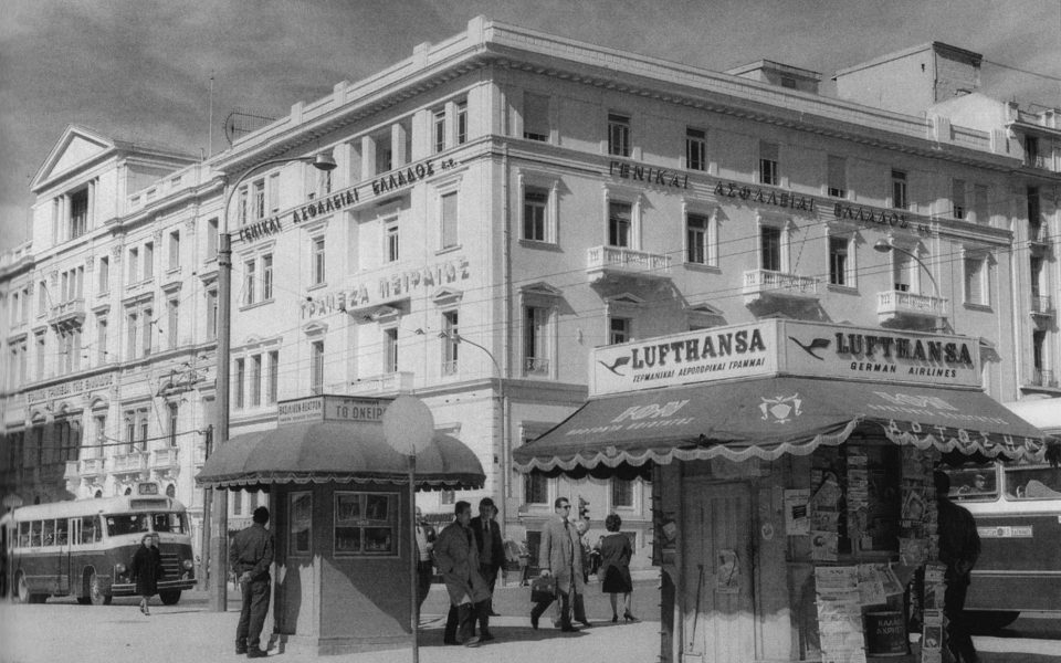 Το παραδοσιακό περίπτερο σβήνει
