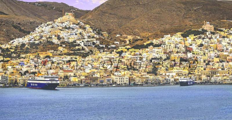 Σύρος, κοσμοπολίτισσα και ρεμπέτισσα, μα και διαχρονικά ενδιαφέρουσα