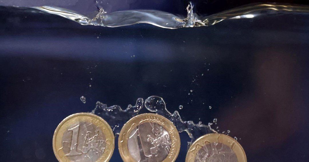 H επικείμενη ύφεση στην ευρωζώνη οδηγεί σε ελεύθερη πτώση το ευρώ