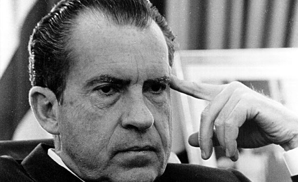 8 Αυγούστου: H ανακοίνωση της παραίτησης για το σκάνδαλο παρακολουθήσεων