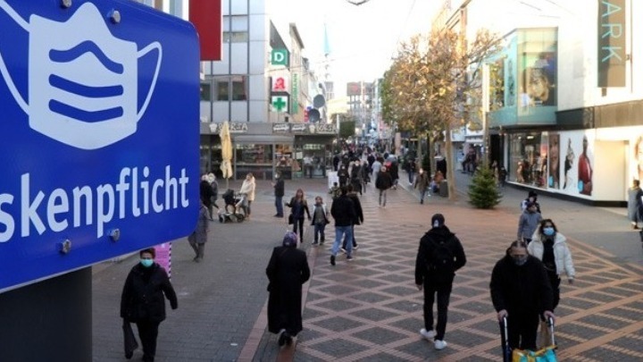 Νέο κύμα της πανδημίας το φθινόπωρο προβλέπει η γερμανική κυβέρνηση