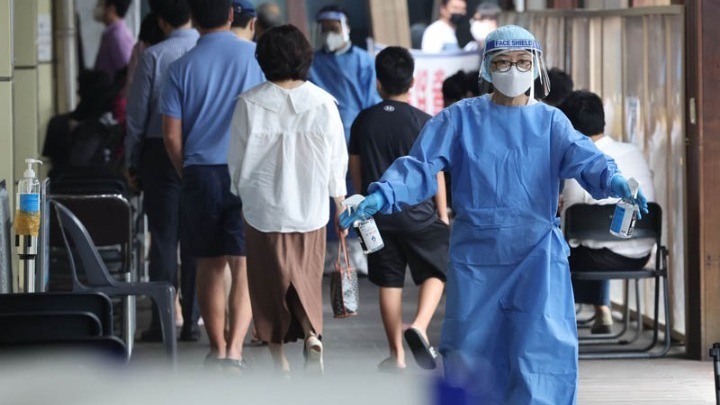 Πανδημία: Τα κρούσματα παγκοσμίως ξεπέρασαν τα 600 εκατ., οι θάνατοι κοντά στα&hellip;