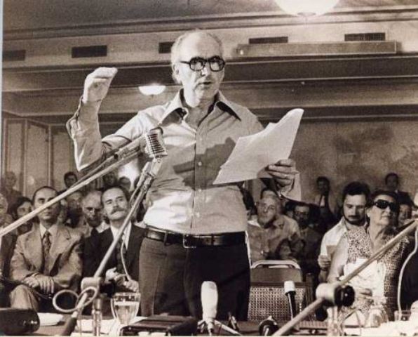 ΠΑΣΟΚ: 48 χρόνια από την ίδρυση του