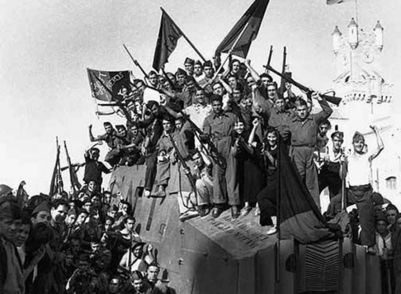 Πέθανε ο συγγραφέας του «Σύντομου Καλοκαιριού της Αναρχίας»