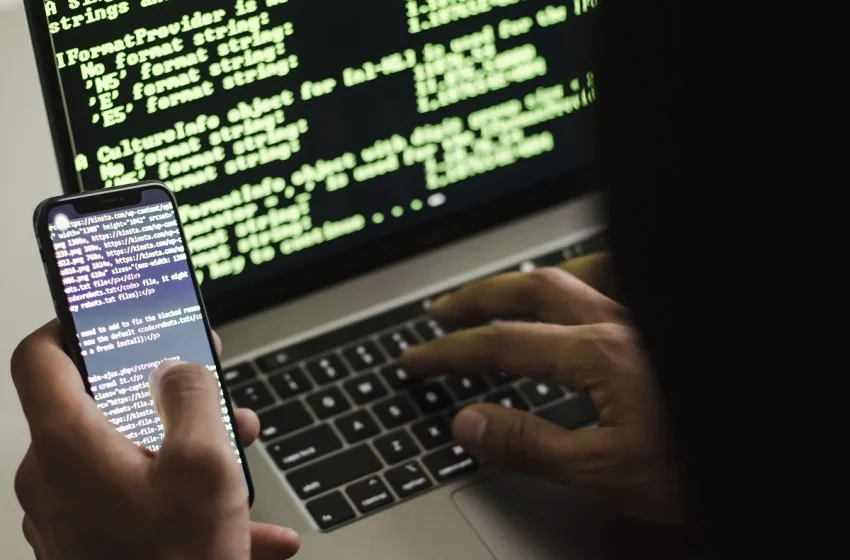 Παρακολουθήσεις: Σφοδρές αντιδράσεις μετά το δημοσίευμα της Εφ.Συν. 