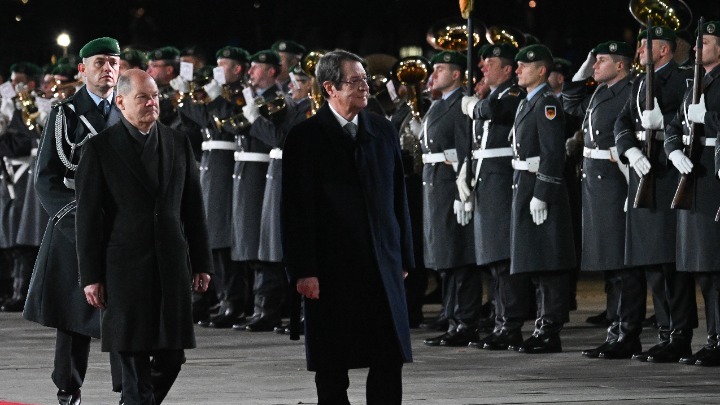 Σολτς: Διζωνική, δικοινοτική λύση για το Κυπριακό