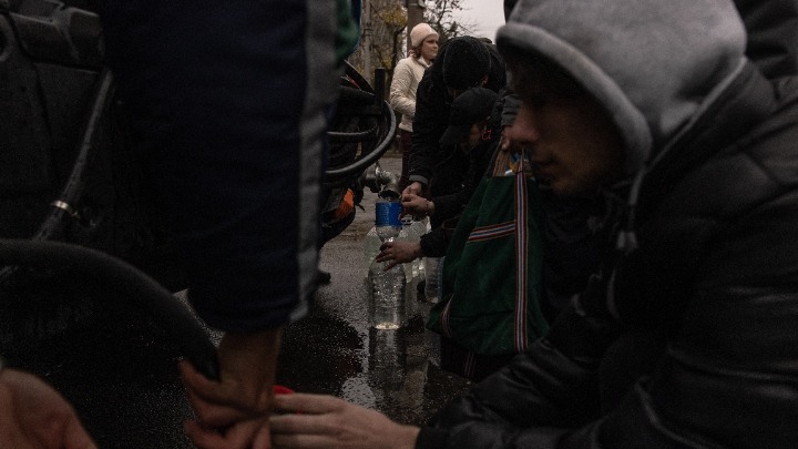 Χιονίζει το Κίεβο: Εκατομμύρια Ουκρανοί παραμένουν χωρίς ηλεκτρικό ρεύμα