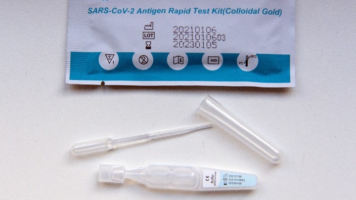 Με PCR ή Rapid Test η επιστροφή των ανεμβολίαστων υγειονομικών