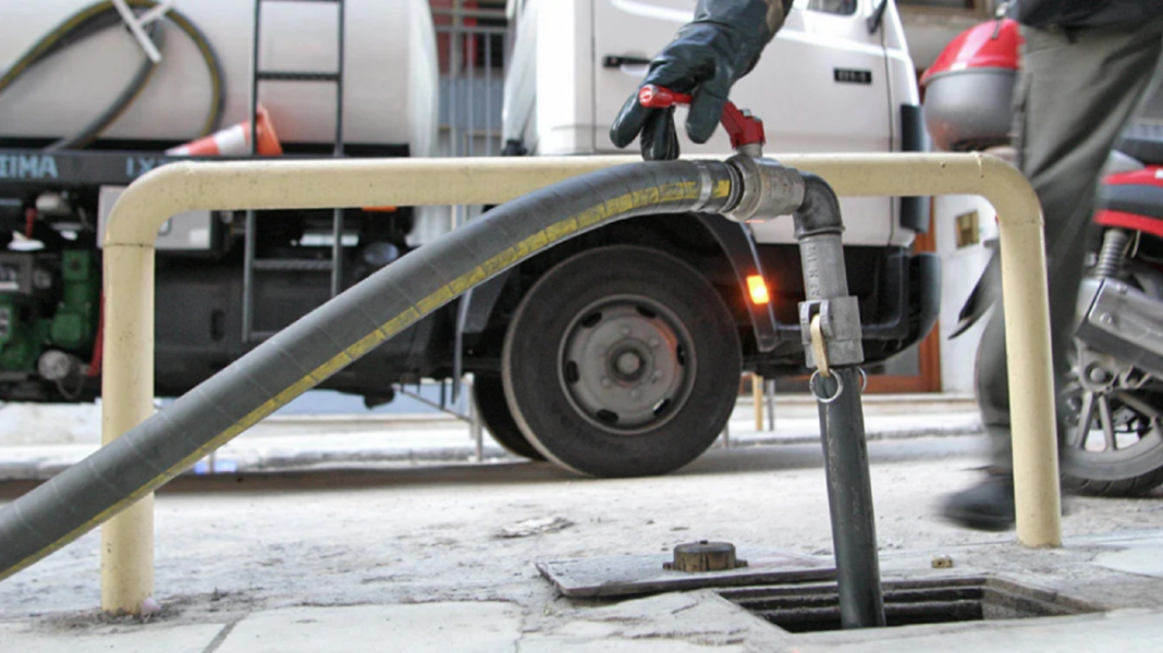 Οι διεθνείς τιμές του Brent πέφτουν, το πετρέλαιο θέρμανσης ανεβαίνει