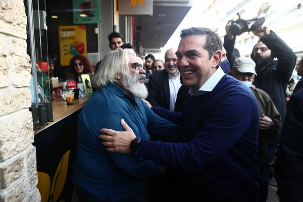 Τσίπρας από την αγορά του Κορυδαλλού: Αυτά τα Χριστούγεννα να είναι τα τελευταία μέσα στον βούρκο της διαφθοράς (vid)