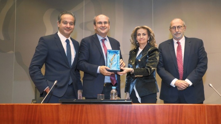 Χατζηδάκης: Οι πολιτικές της κυβέρνησης συμβάλουν στην σημαντική μείωση της ανεργίας