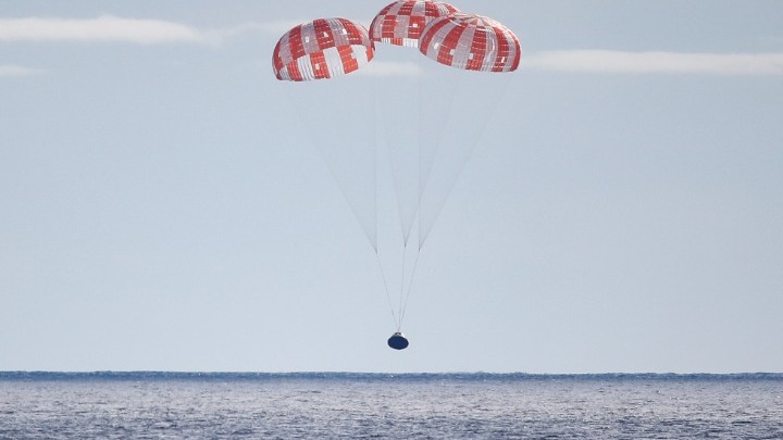 Το διαστημόπλοιο Orion της Nasa επέστρεψε στη Γη μετά το ταξίδι του&hellip;