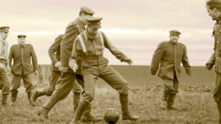 Παίζοντας μπάλα στο μέτωπο τα Χριστούγεννα