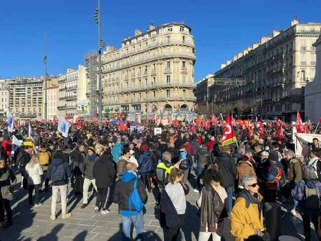 Οι Γάλλοι στους δρόμους για το συνταξιοδοτικό