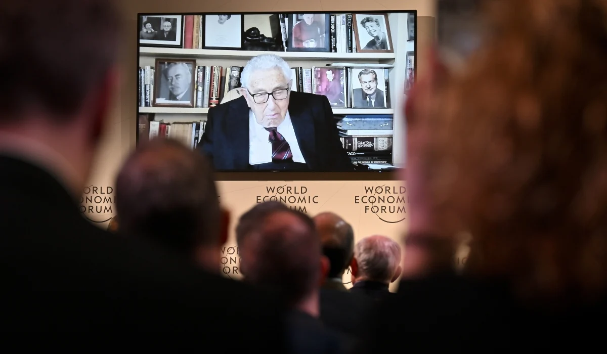 Κίσινγκερ: Να στηριχθεί η Ουκρανία αλλά να ανοίξουμε διάλογο με τη Ρωσία