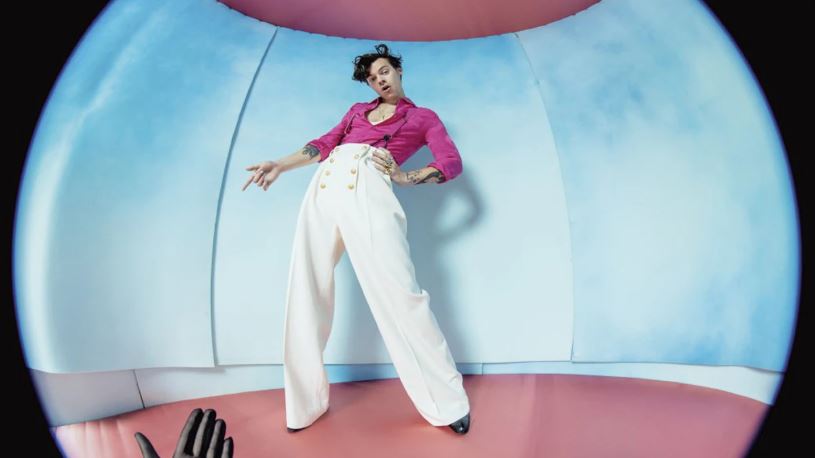 Selfie στον «καθρέφτη κυκλοφορίας» – Η νέα φωτογραφική τάση του 2023