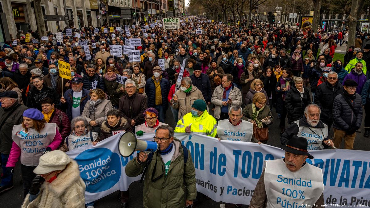 Ισπανία: Δεκάδες χιλιάδες υγειονομικοί στους δρόμους ενάντια στην υποβάθμιση της δημόσιας υγείας