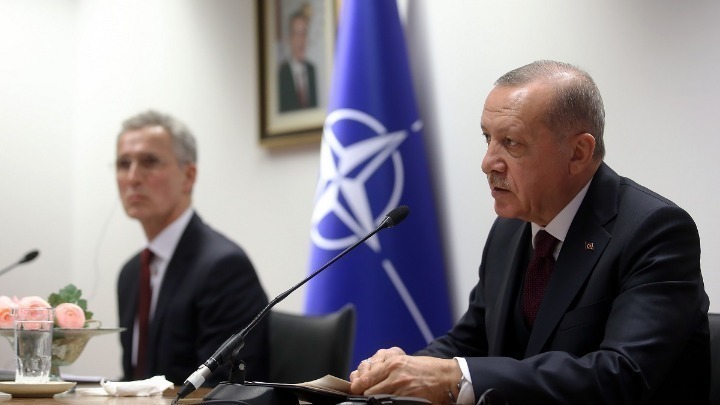 Ανίερες και ιερές συμμαχίες: Η τουρκική αδιαλλαξία στην ένταξη Σουηδίας-Φινλανδίας στο ΝΑΤΟ βρήκε νέα ερείσματα