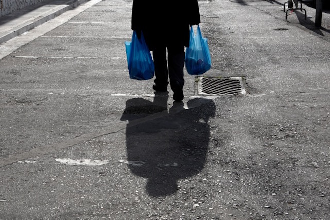 Δάνεια, ακρίβεια, χρέη και ανεργία στραγγαλίζουν τα ελληνικά νοικοκυριά – Λουκέτα σε&hellip;