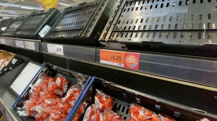 Ντομάτες με το δελτίο στις μεγαλύτερες αλυσίδες σουπερμάρκετ της Βρετανίας