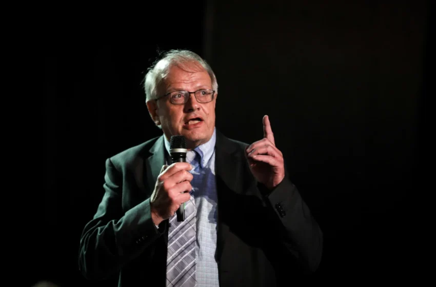 Τσελέντης για σεισμούς στη Σαντορίνη: Σοβαρό το θέμα αλλά μήπως το «σηκώνουν» για&hellip;