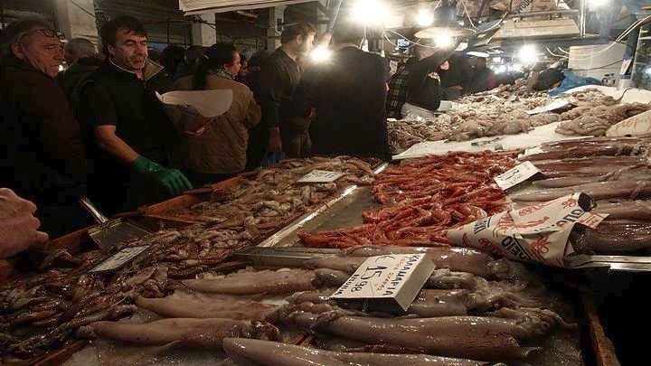 Κανονικά λειτουργούν λαϊκές αγορές, Βαρβάκειος και καταστήματα τροφίμων
