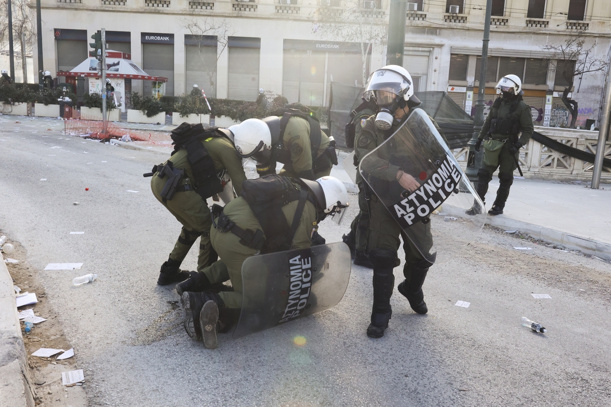 Αστυνομική βία: Δημοσιογράφος έχασε την ακοή του από κρότου λάμψης