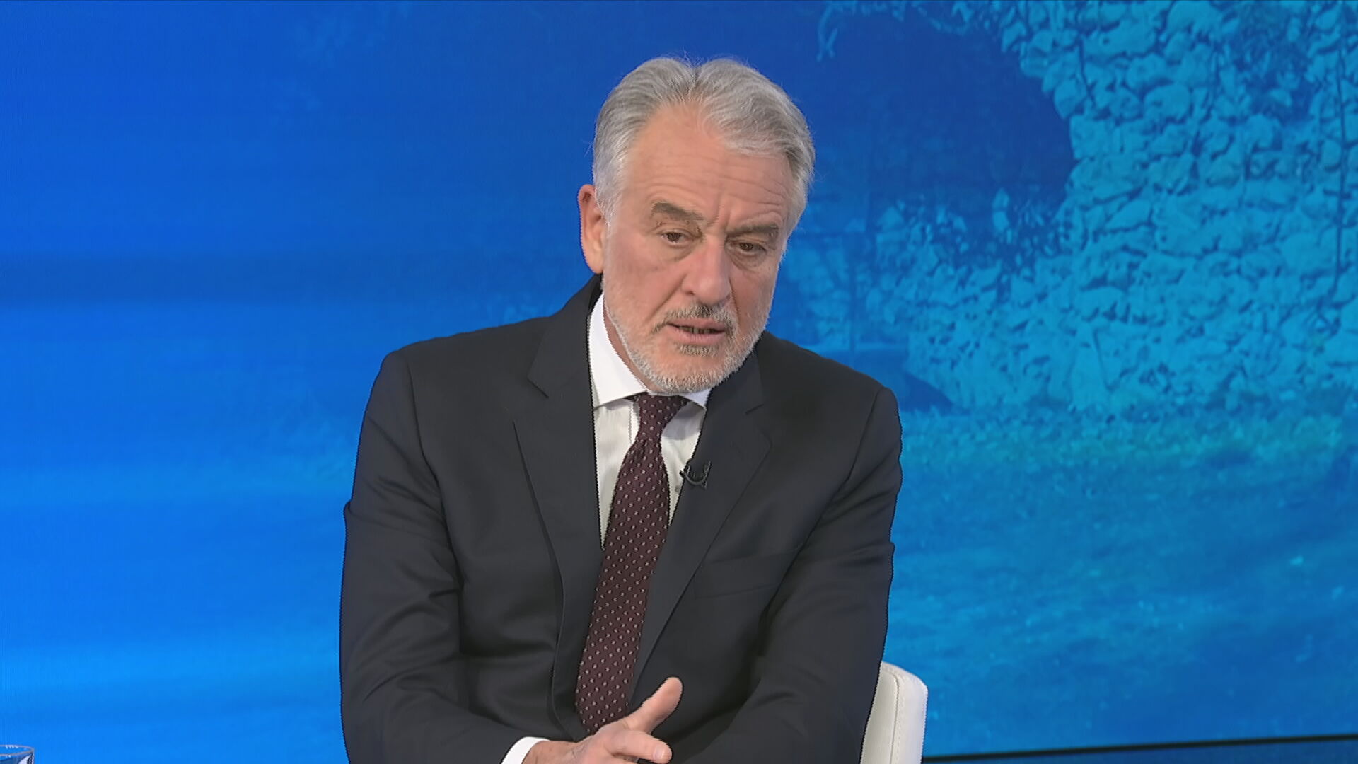 Λ. Τσούκαλης: Κίνδυνος να οξυνθεί η κρίση στη Γαλλία