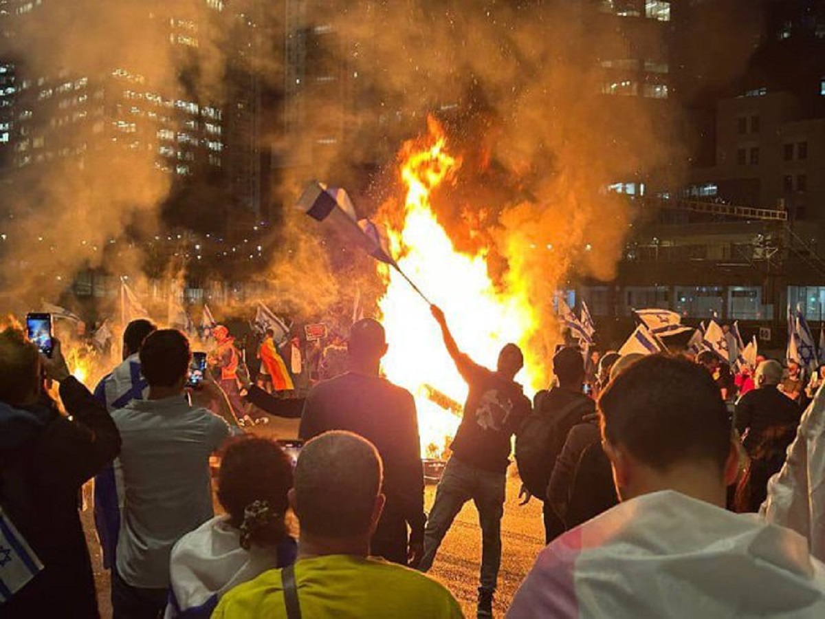 «Ηφαίστειο» το Ισραήλ: Ο Νετανιάχου απέπεμψε τον υπουργό Άμυνας