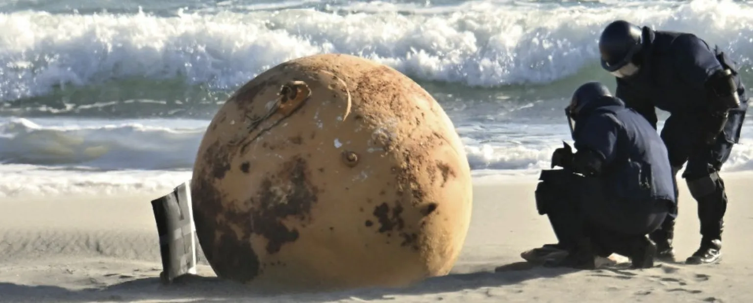 Tο μυστήριο με τη σιδερένια μπάλα σε ακτή της Ιαπωνίας – Τι ήταν…