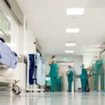 Νέα μελέτη του Lancet για τη Δημόσια Υγεία: 15 χρόνια οι ίδιες παθογένειες – Διαχρονικές αποτυχίες μεταρρυθμίσεων