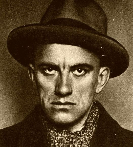 Βλαντιμίρ Μαγιακόφσκι (7 Ιουλίου 1893 – 14 Απριλίου 1930)