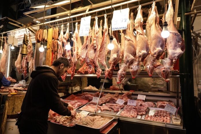 Πάσχα: Πώς θα κινηθεί η τιμή του οβελία – Στα 17 ευρώ το&hellip;