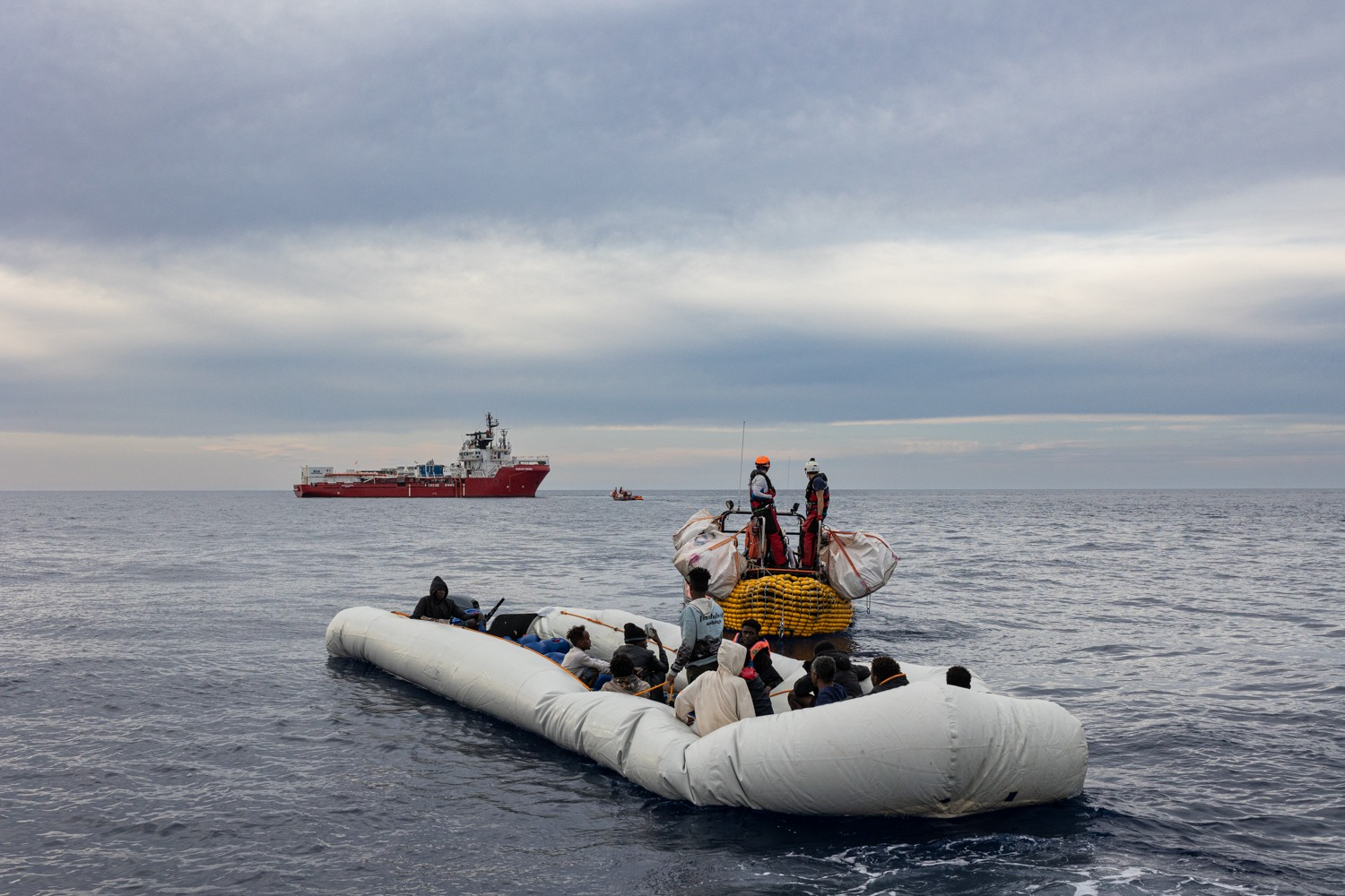 Σώθηκαν 92 πρόσφυγες από το Ocean Viking στα ανοιχτά της Μεσογείου