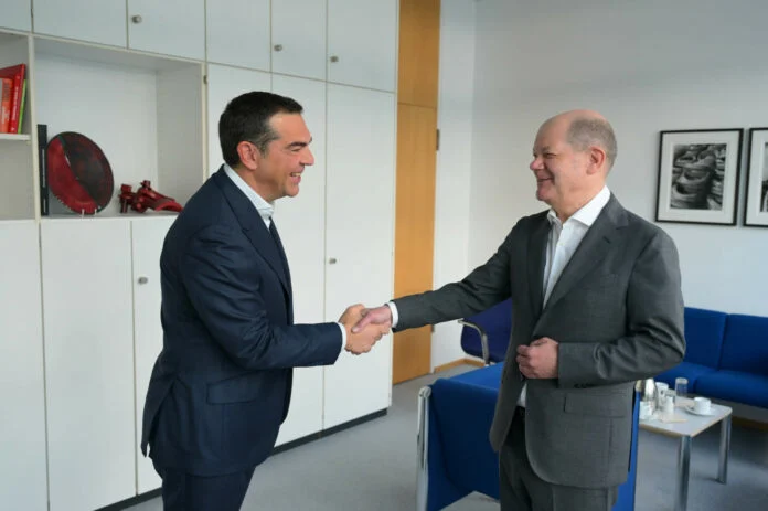 Τσίπρας σε Σολτς: Οι προοδευτικές δυνάμεις μπορούν να δώσουν διέξοδο