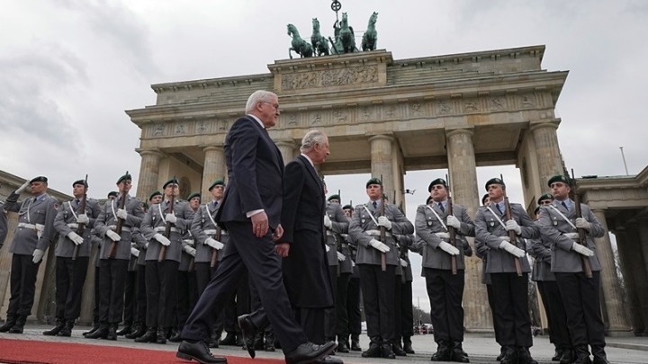 Ο βασιλιάς Κάρολος Γ’ και η επιχείρηση «γοητεία» των Γερμανών