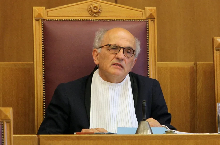 Πρώην πρόεδρος ΣτΕ: “Αντισυνταγματική η διάταξη απαγόρευσης του κόμματος Κασιδιάρη”
