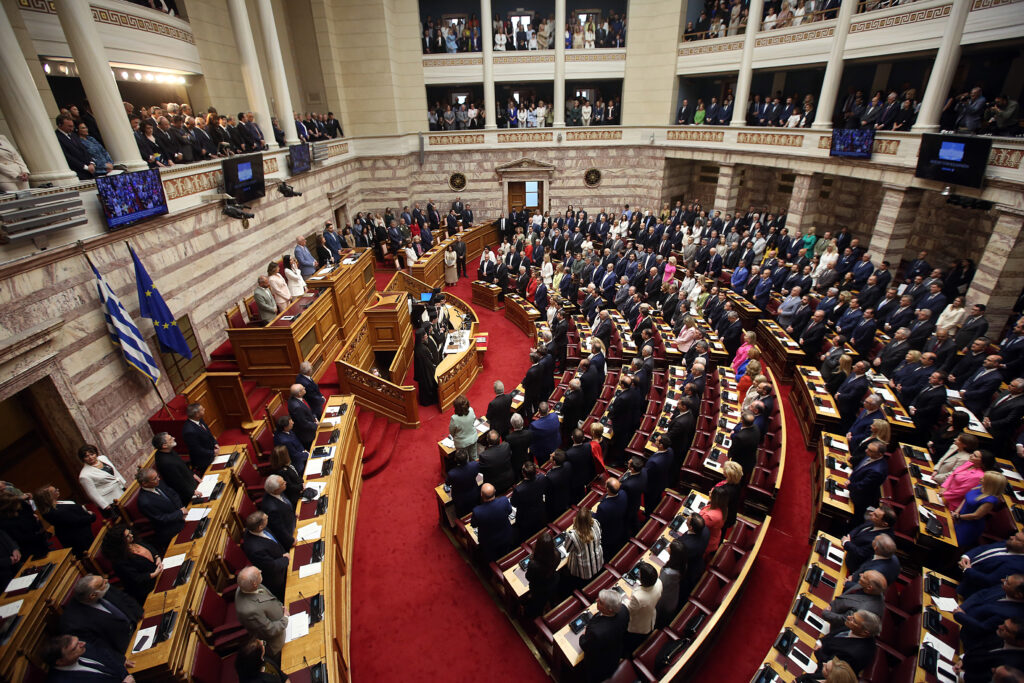 Σήμερα σύγκληση και διάλυση της «24ωρης Βουλής»
