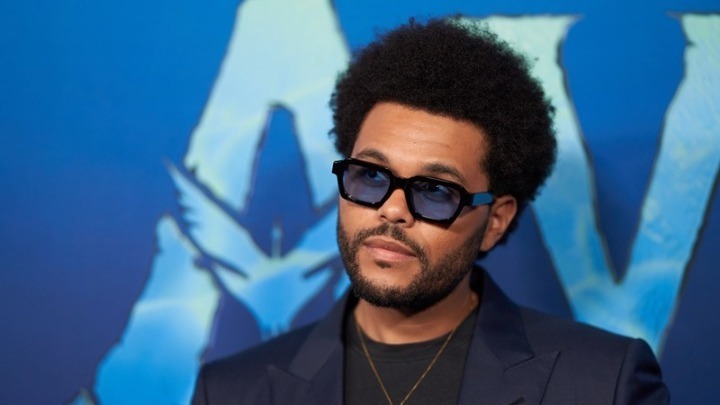 O Weeknd εμφανίζεται πλέον με το αληθινό του όνομα, Έιμπελ Τεσφάγιε