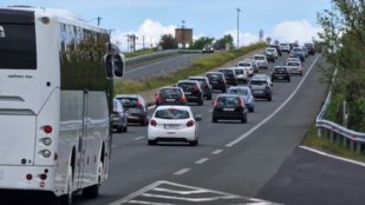 Κορυφώνεται η έξοδος των ετεροδημοτών ενόψει των αυριανών εκλογών