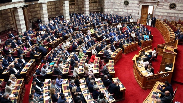 Με ευρύτατη συναίνεση επανεκλέχθηκε ο Κ. Τασούλας πρόεδρος της Βουλής
