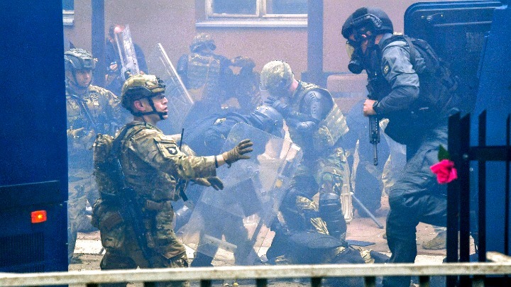 Η Ουάσιγκτον «γυρίζει την πλάτη» στην Πρίστινα
