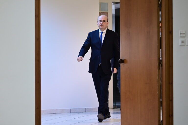 Πρώτη μέρα στη δουλειά για τους νέους Υπουργούς