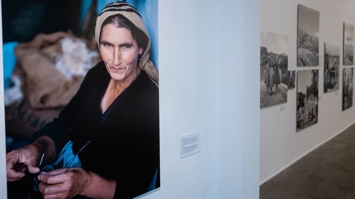 Δύο φωτογραφικές εκθέσεις με έργα του Ρόμπερτ Μακέιμπ