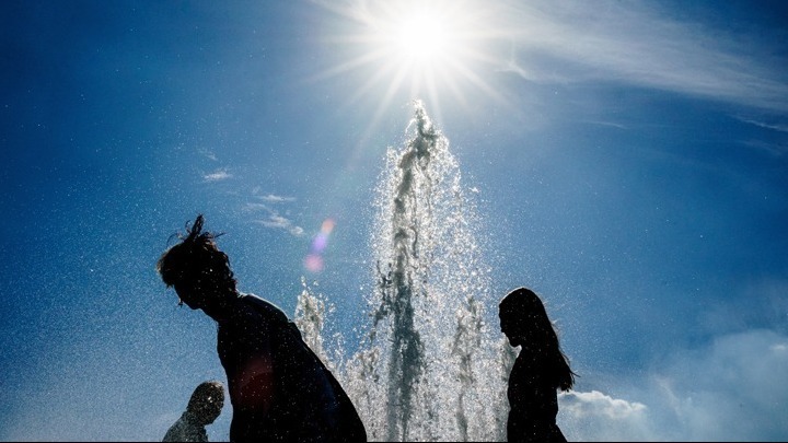 Καιρός σήμερα: Αίθριος με ζέστη έως 34°C – Πού αναμένονται βροχές και καταιγίδες, η πρόγνωση μέχρι την Κυριακή