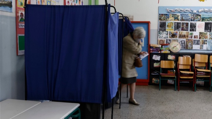 Στις κάλπες σήμερα οι Έλληνες – Χρήσιμες πληροφορίες