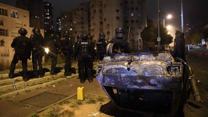 Εξέγερση στη Γαλλία: Κατάσταση έκτακτης ανάγκης ετοιμάζεται να επιβάλει ο Μακρόν