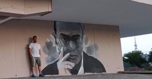 Ποιος έσβησε και γιατί το mural με το πρόσωπο του Αγγελόπουλου;