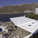 Ανάμεσα στην πολυτέλεια και τον υπερκορεσμό: Η νέα εικόνα της αγοράς εξοχικής κατοικίας στις Κυκλάδες